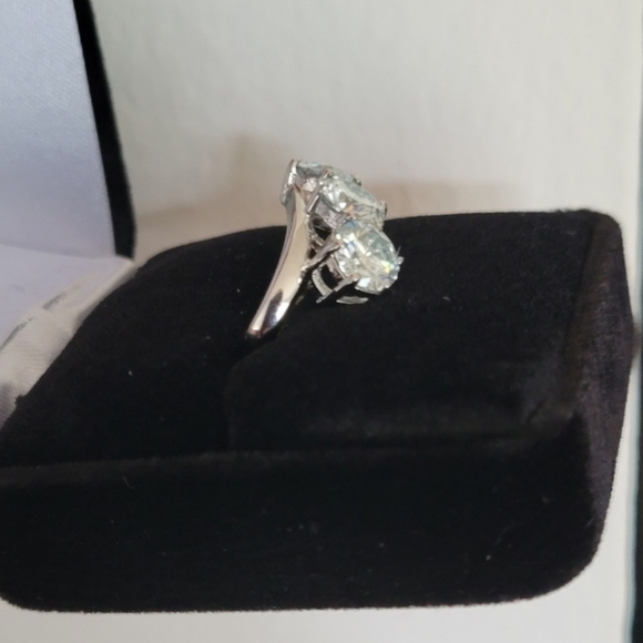 New 3ct Beautiful Moissanite Diamond Ring - Picture 7 of 9